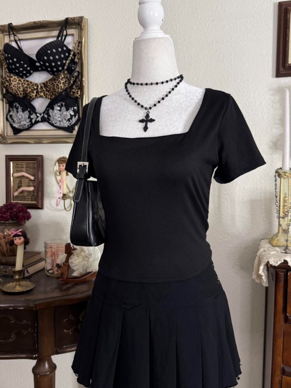 Classic girly grunge witchy black square neck cropped top - Picture 2 of 5
